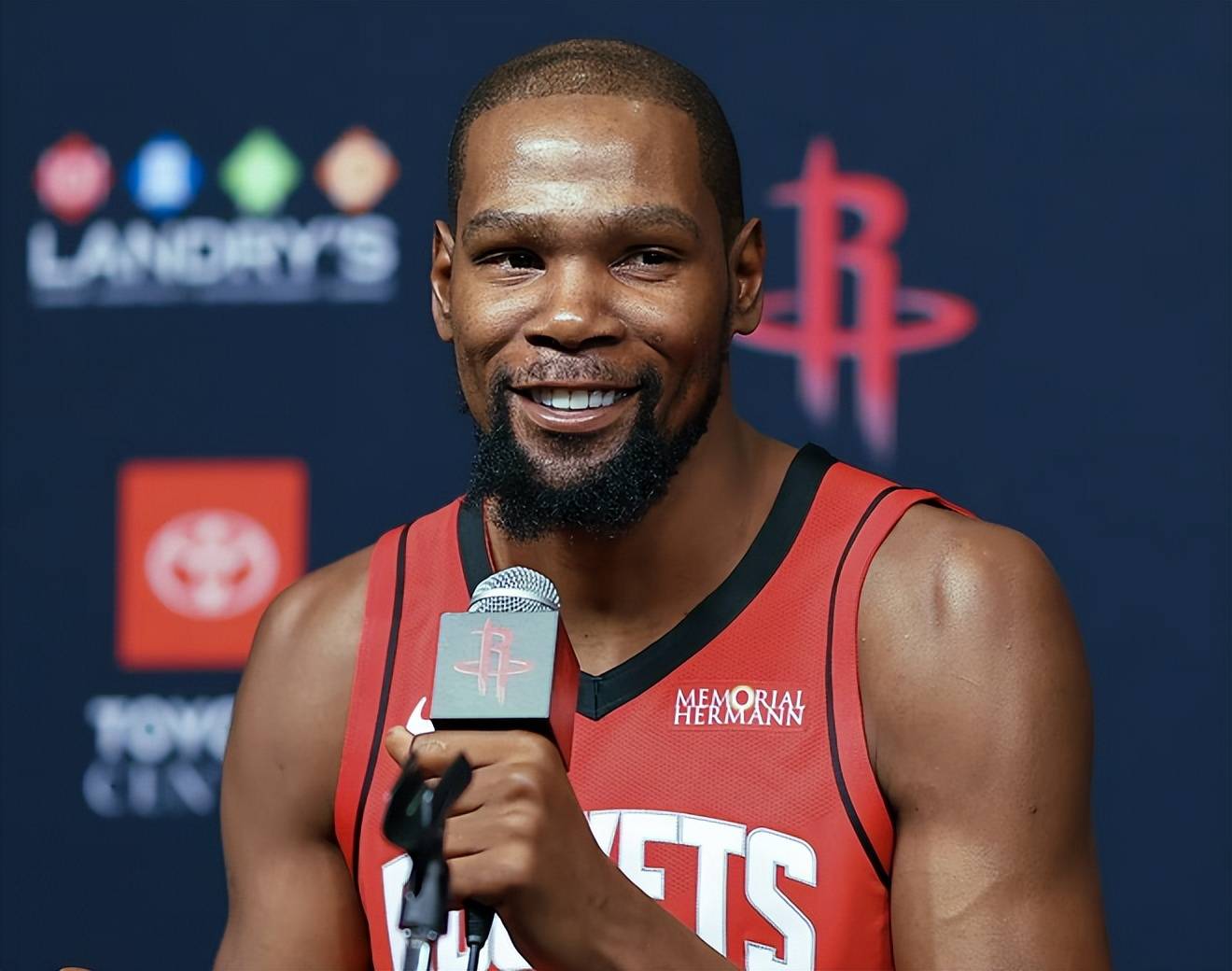 官方：捷克主力中后卫维蒂克因伤退出国家队