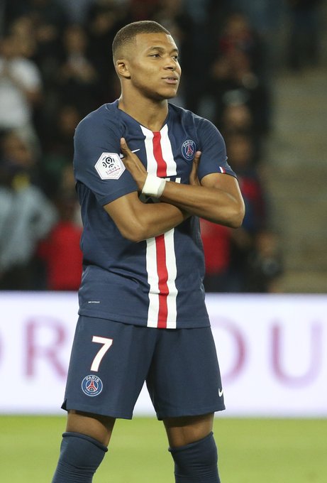 [流言板]詹姆斯年满40岁后第21次得分20+，超越乔丹独占历史第一50亮287回复