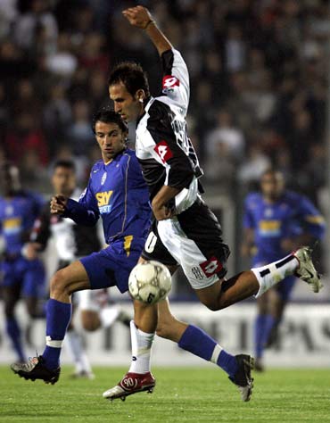 亚利桑那响尾蛇队利用潮湿箱控制球的弹力，受到联盟合规检查