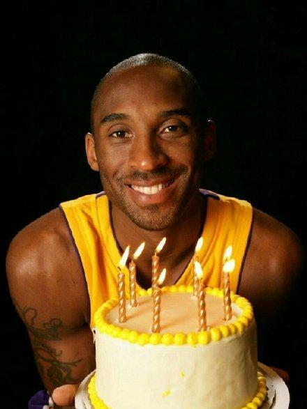 大谷翔平在 2021 年全明星赛同时担任先发投手与第一棒，开创历史先河