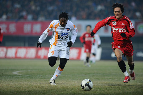 为什么投手被击出长打后要求换球