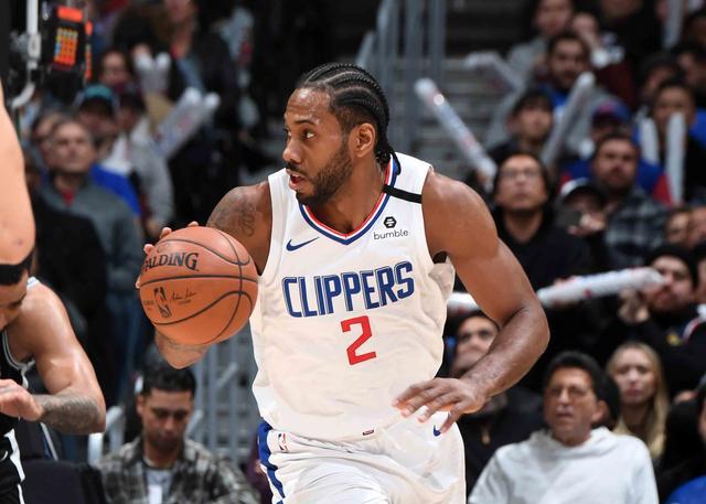 队友不进没关系 罗宾逊力压恩比德抢板二次进攻打进