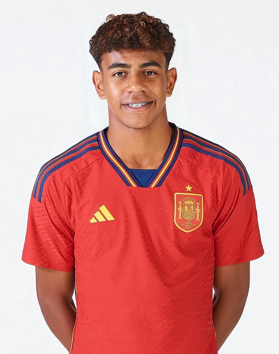 希望没事啊！贺希宁拼抢时被吕俊虎扫到眼睛 痛苦倒地久久不起