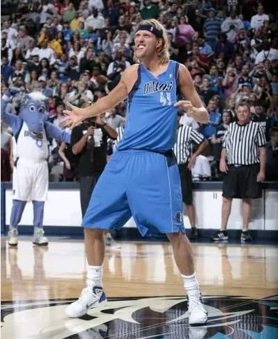 大谷翔平在 2021 年包揽银棒奖、历史成就奖及 MVP，开启“大谷元年”