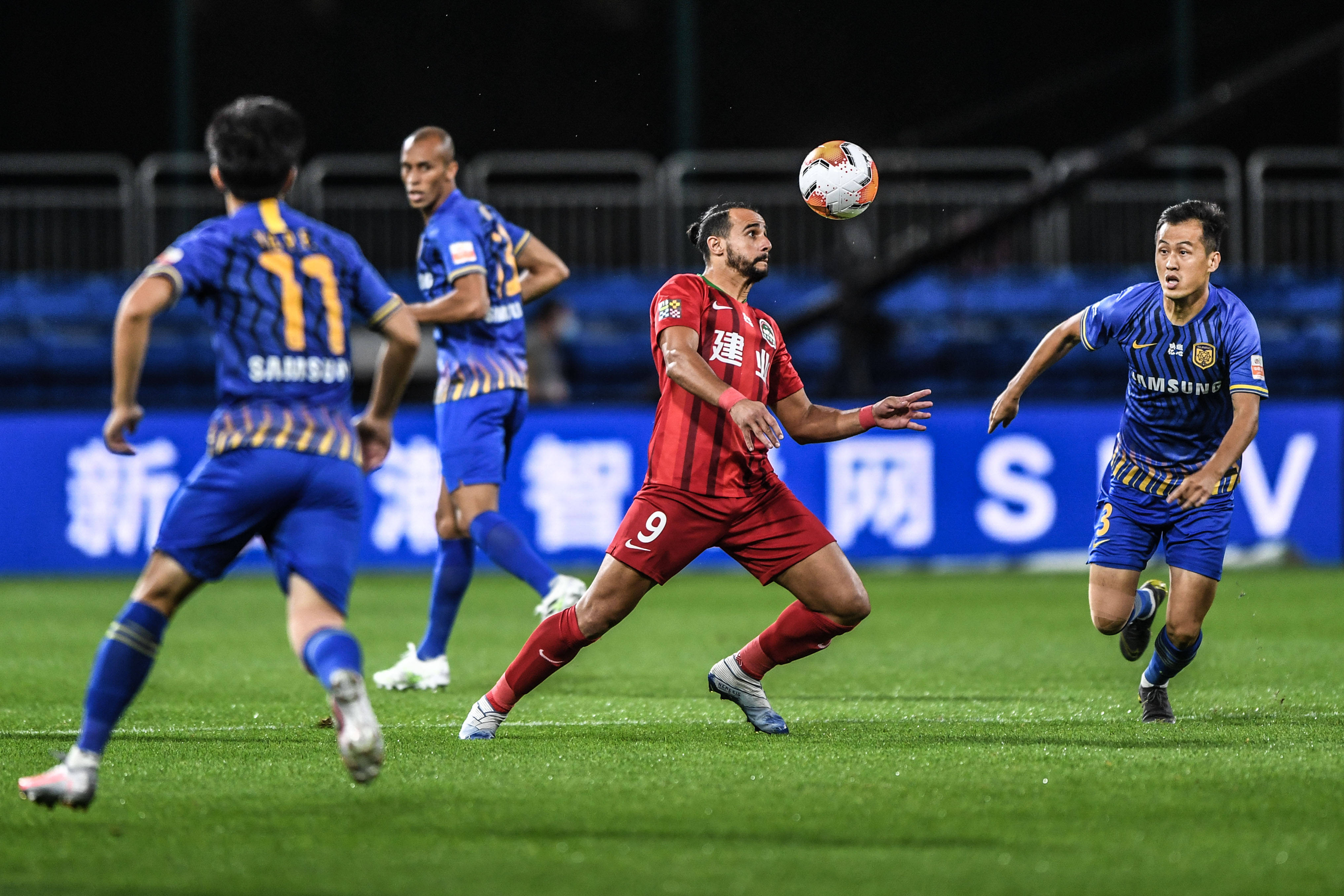 米体：米兰认为出局因迈尼昂&特奥失误，进前四孔塞桑可留任