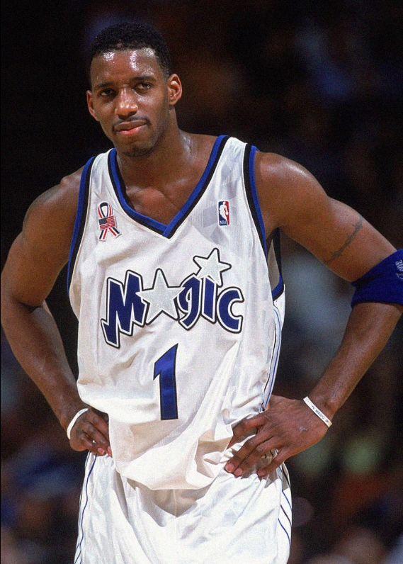 皇马客场3-0击败毕巴，阿诺德表现神勇但伤退，展现世界级水准，但伤病困扰持续。